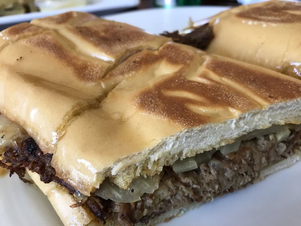 Pan Con Bistec