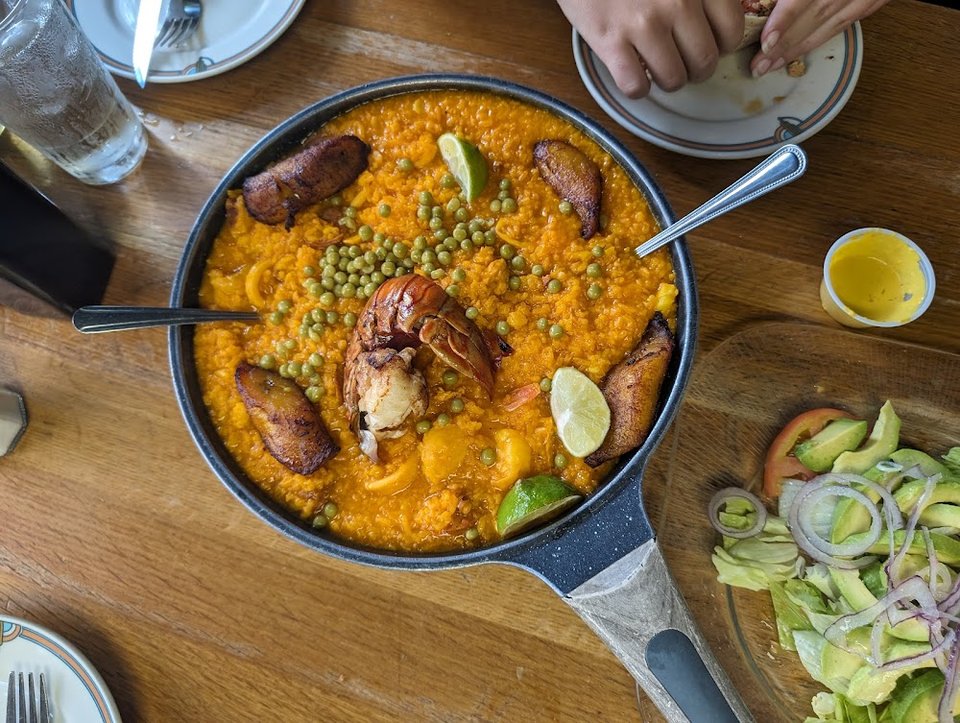 Paella Con Langosta Entera